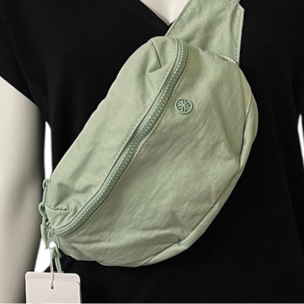 NWT • GAIAM Light Sage Green Belt Bag/ Waist Pack - Picture 13 of 14